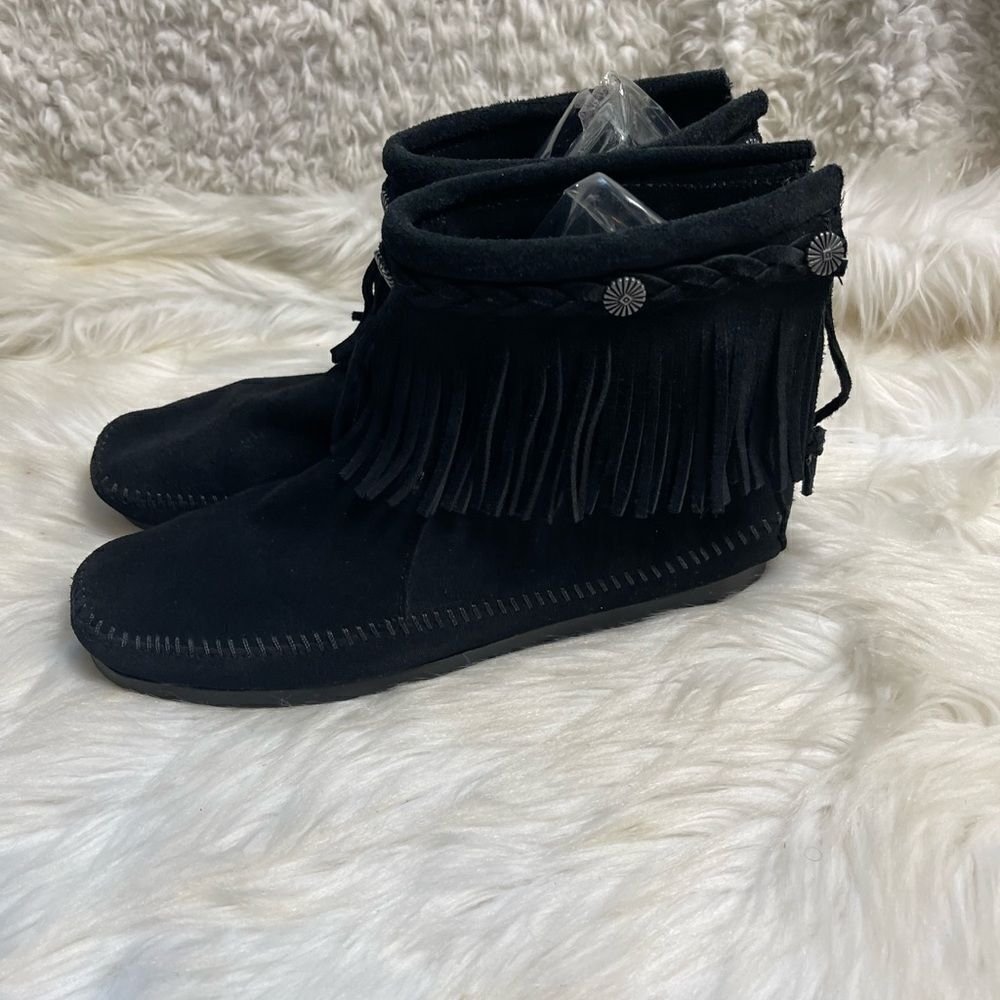 Minnetonka leather suede Black Fringed Boot Moccasin back zipper rubber sole SZ9